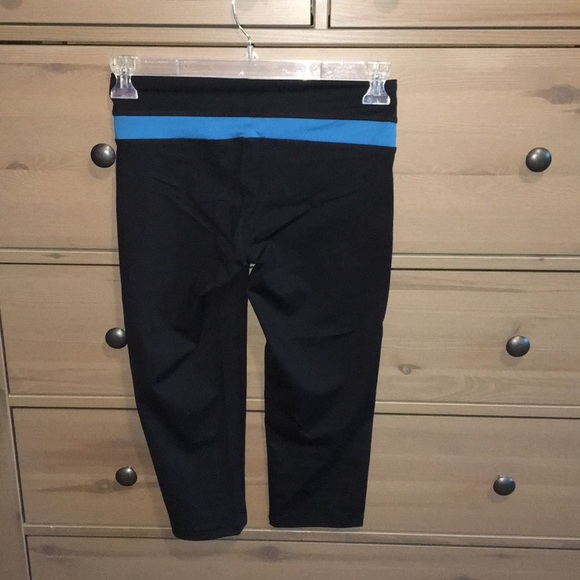 Black Capri Workout Leggings - Picture 6 of 6